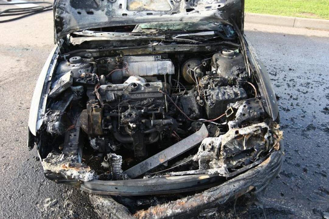 Savanorių pr. degalinėje supleškėjo „Renault Safrane“