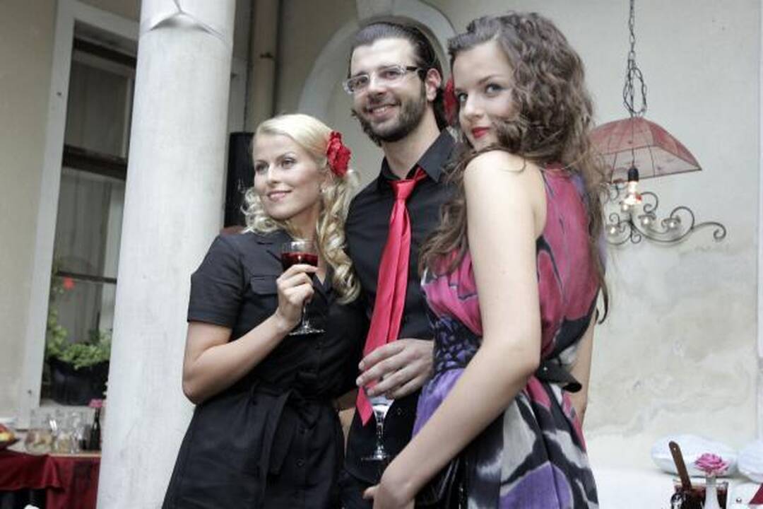LNK pristatė aistringą "Kviečiu šokti" komandą