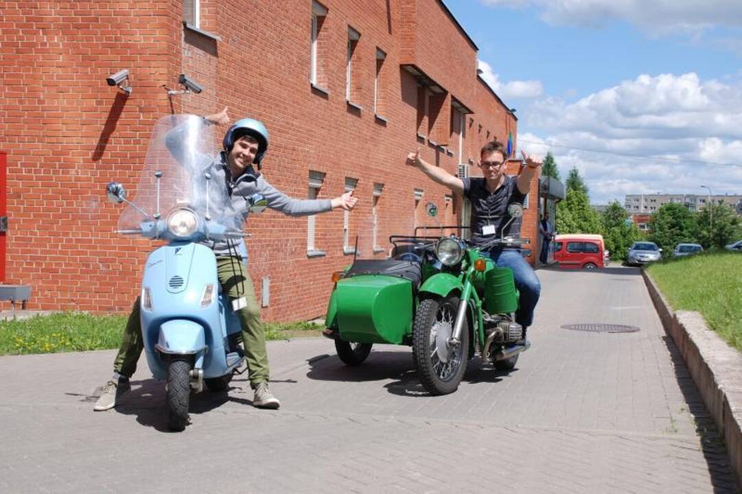 „Žiniukai“       į darbą - ant dviejų ratų