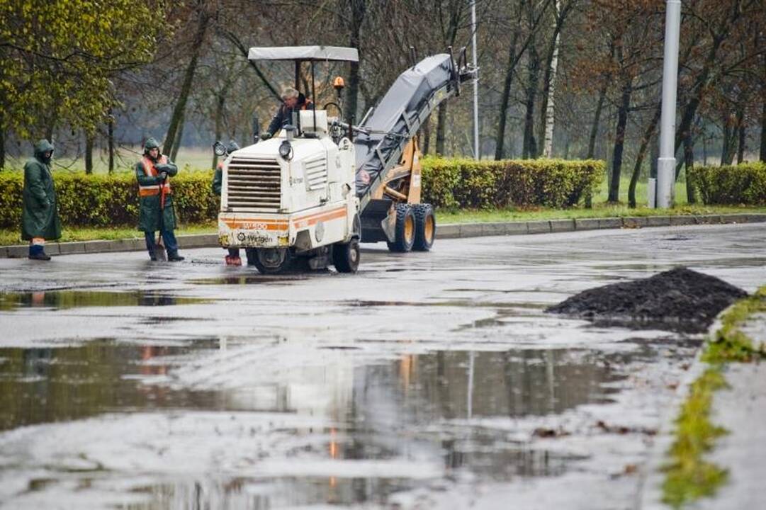 Ašigalio gatvė bus asfaltuojama lyjant? 