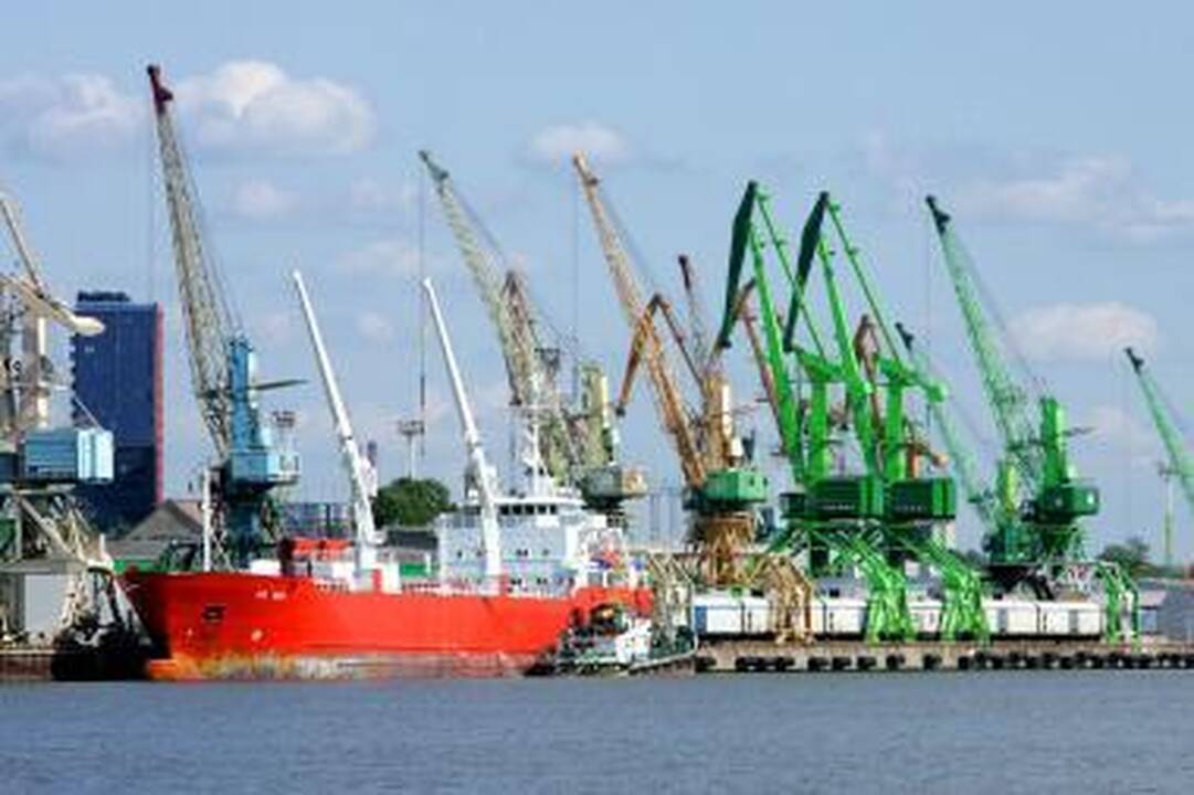 Iš nuostolių laivybos bendrovės brenda sunkiai