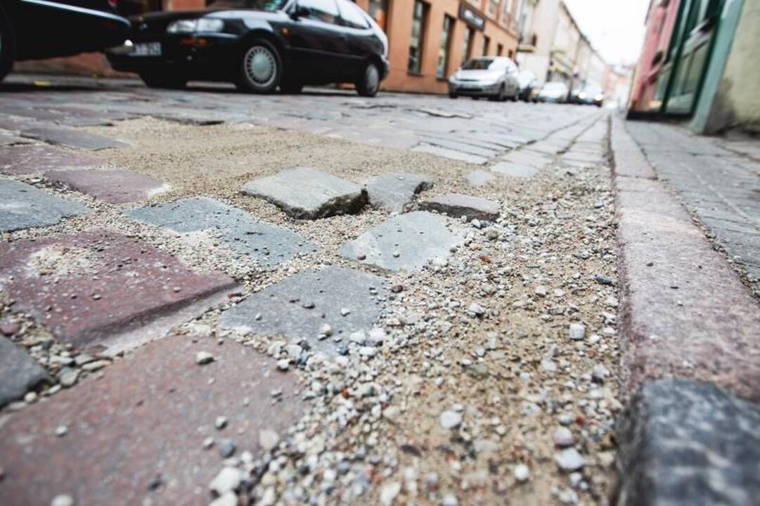 Dėl išraustos senamiesčio gatvės – gyventojų įniršis