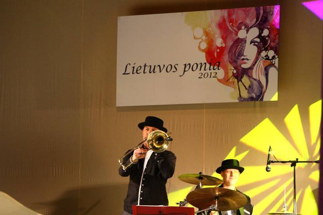 „Lietuvos ponia 2012“ tituluota žavi keturių vaikų mama