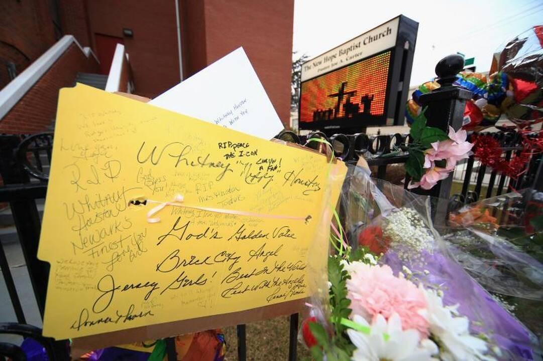 Whitney Houston palaikai atvežti į jos gimtąją valstiją