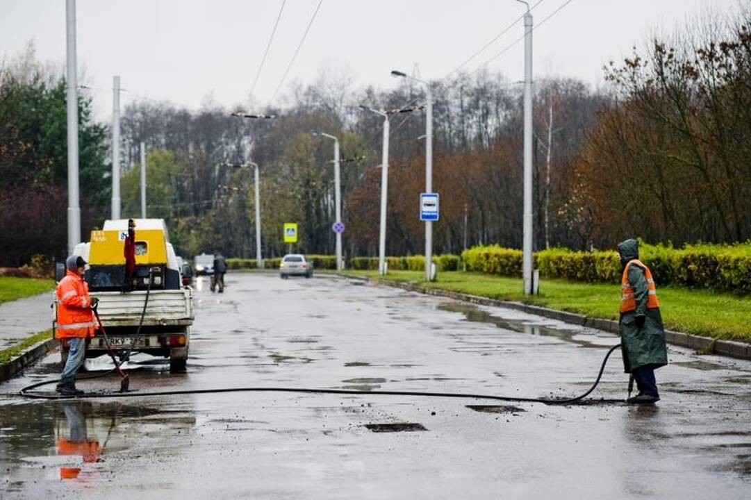 Ašigalio gatvė bus asfaltuojama lyjant? 