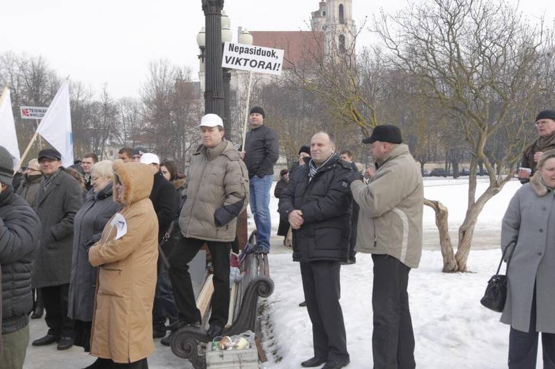 Prie Vilniaus teismo – Darbo partijos rėmėjų protestas (papildyta)