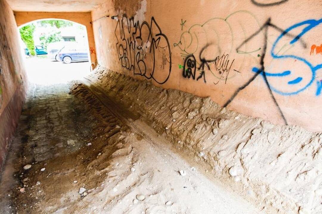 Dėl išraustos senamiesčio gatvės – gyventojų įniršis