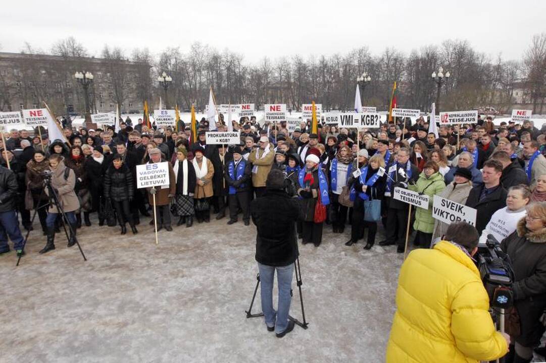Prie Vilniaus teismo – Darbo partijos rėmėjų protestas (papildyta)