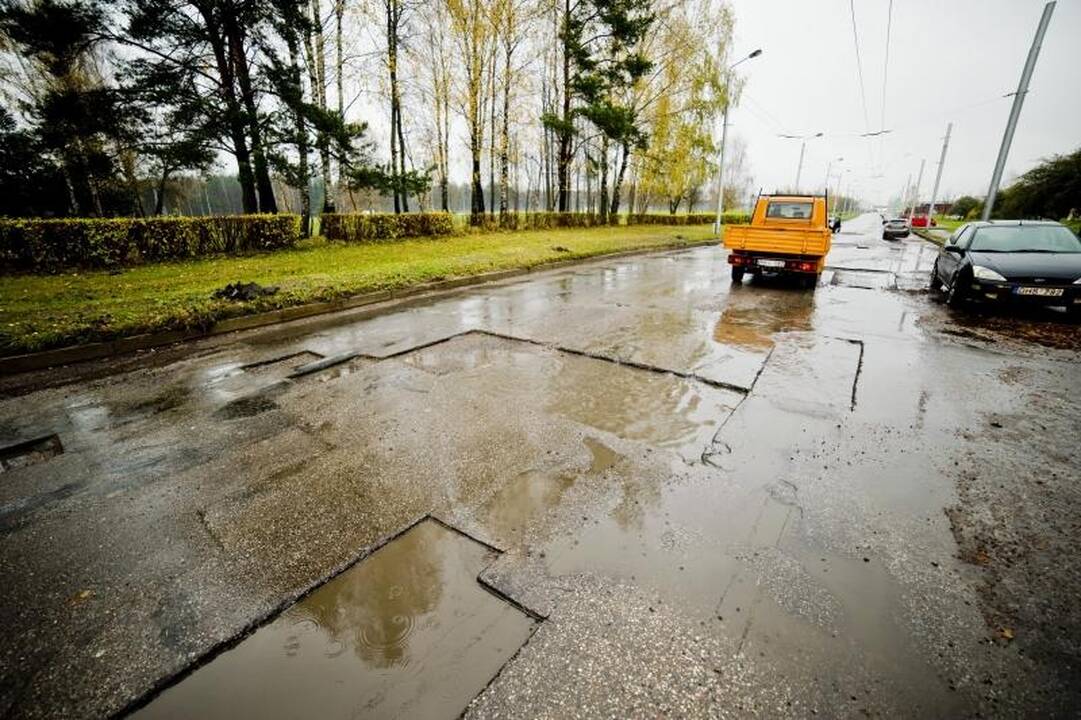 Ašigalio gatvė bus asfaltuojama lyjant? 
