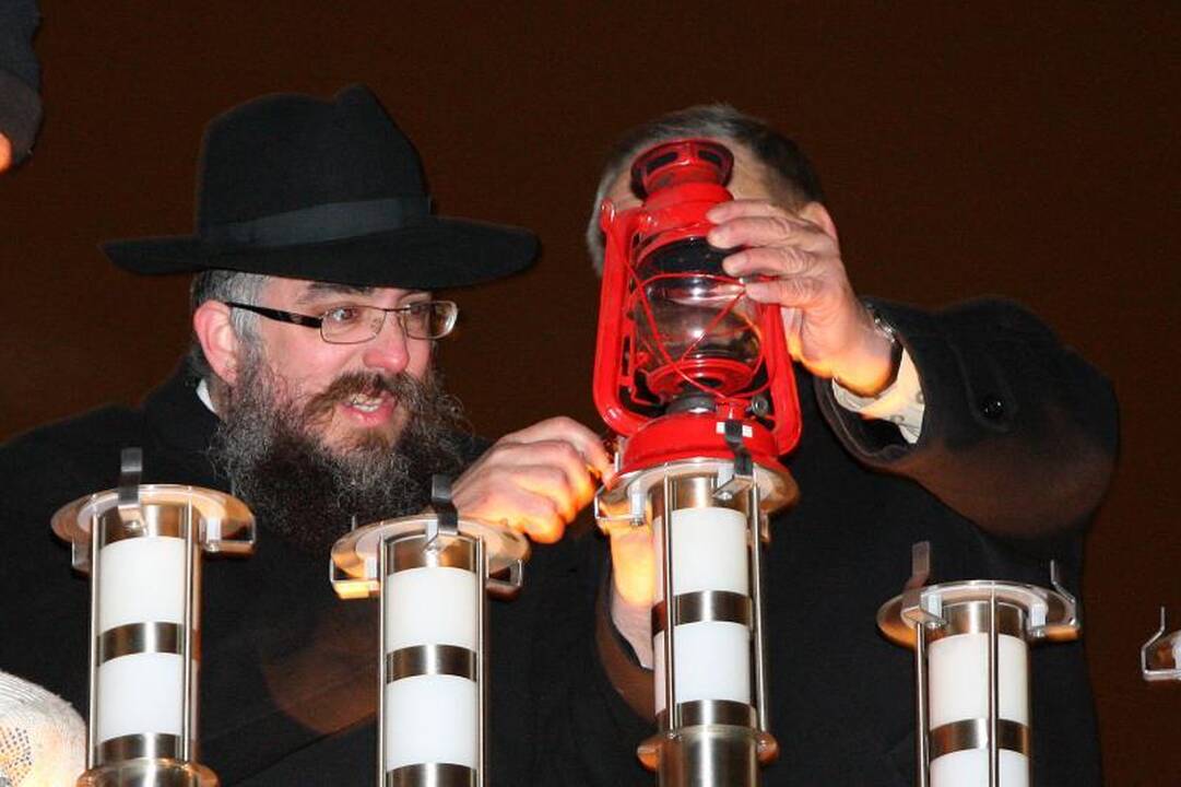 Laisvės alėjoje uždegta Didžioji Menora 