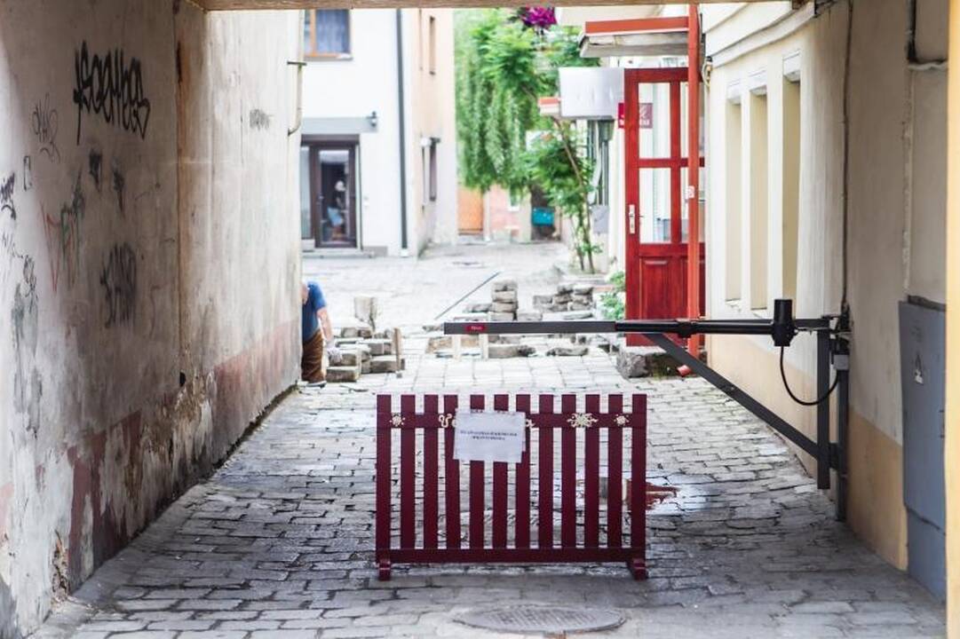 Dėl išraustos senamiesčio gatvės – gyventojų įniršis