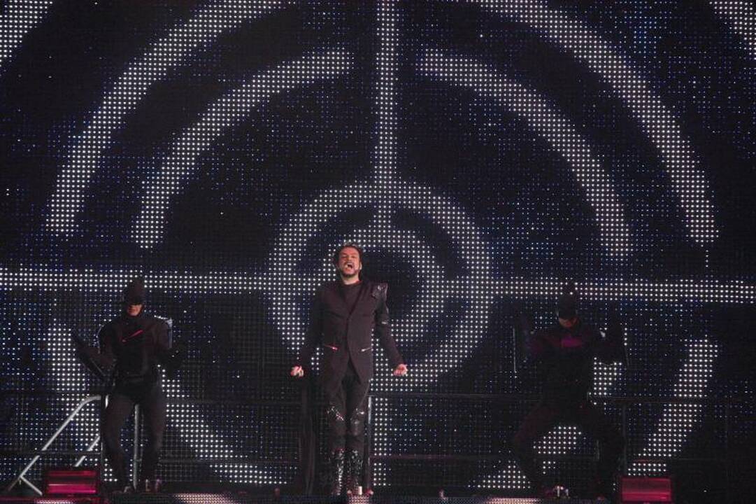 Filipas Kirkorovas Klaipėdos scenoje – ir su chalatu, ir su fraku 