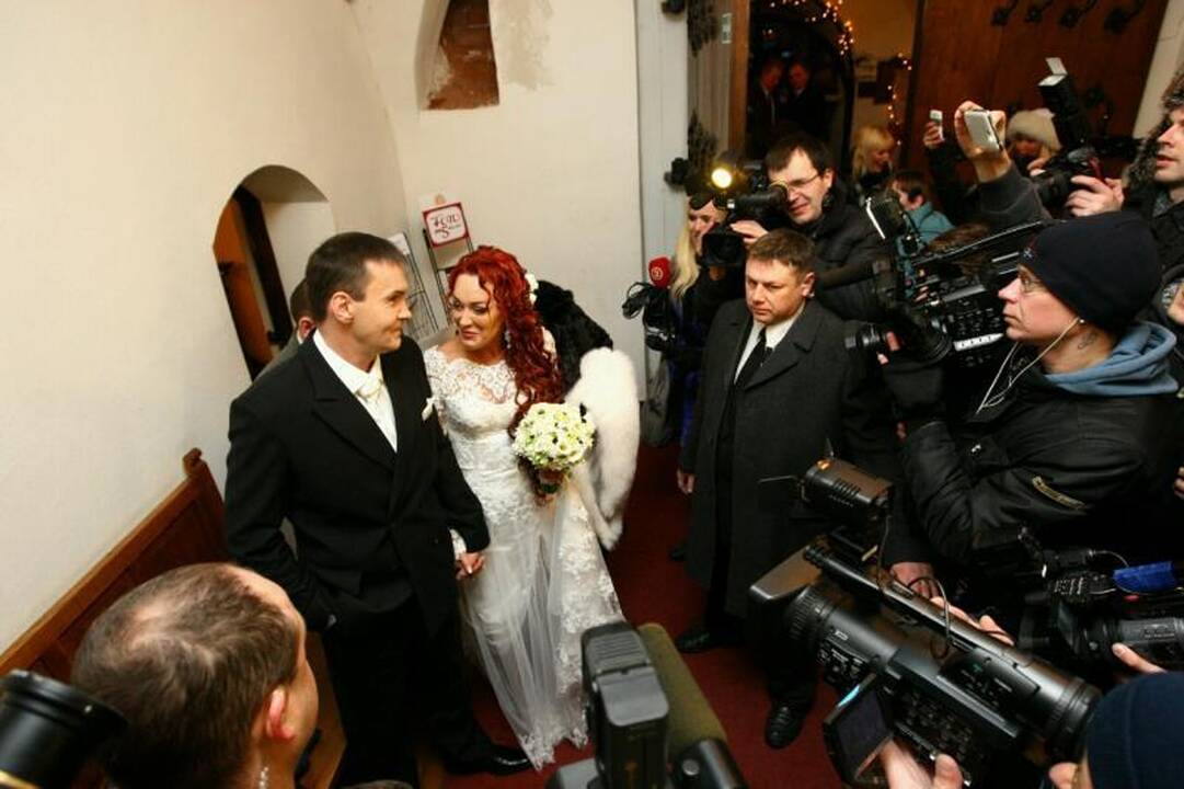 Ištekėjusiai Dž. Butkutei palinkėjo susilaukti 12 vaikų