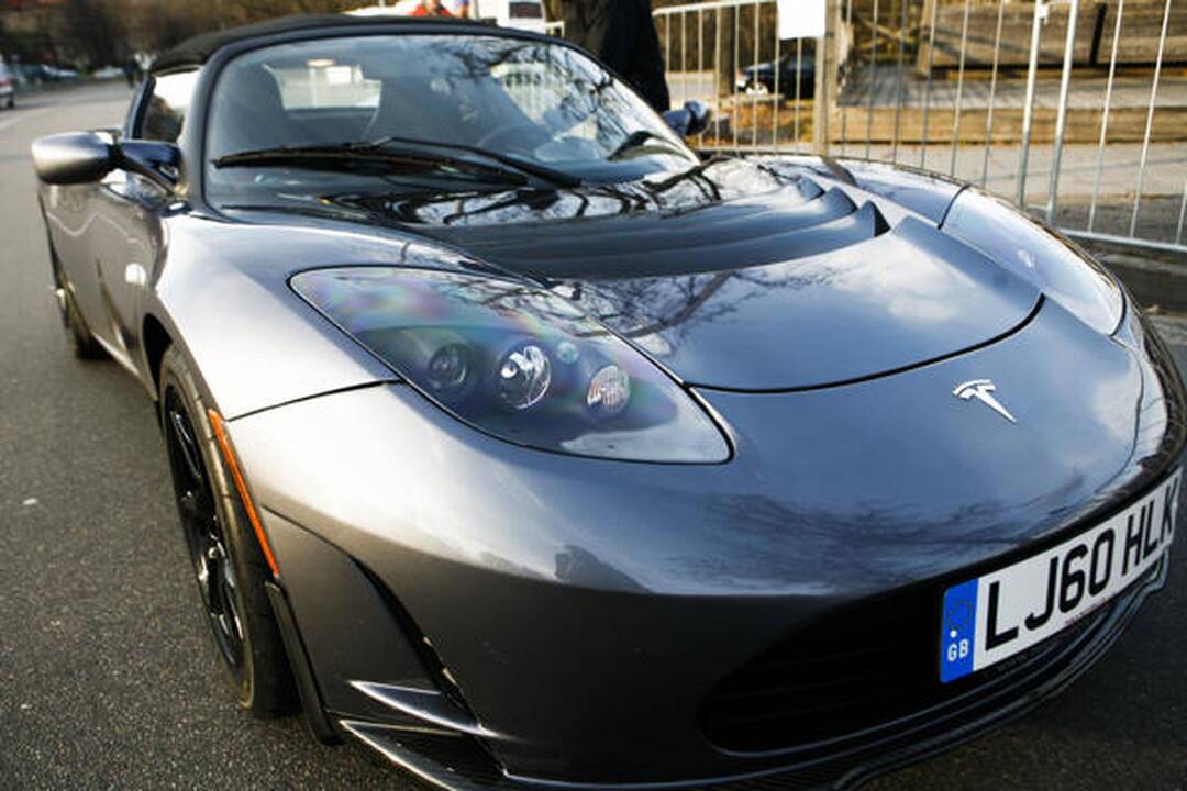 Elektromobilis trasoje sutriuškino tradicinius konkurentus