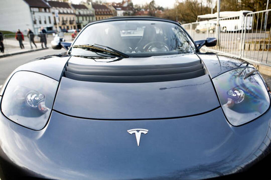 Elektromobilis trasoje sutriuškino tradicinius konkurentus