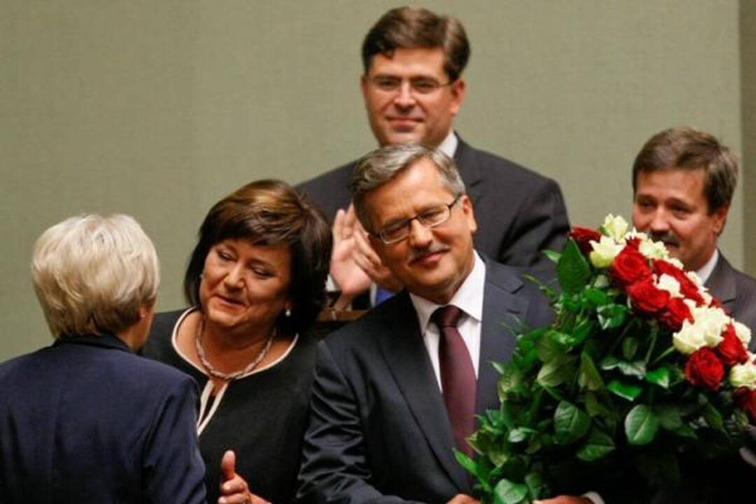 Lenkijoje prisaikdintas naujasis prezidentas B.Komorowskis