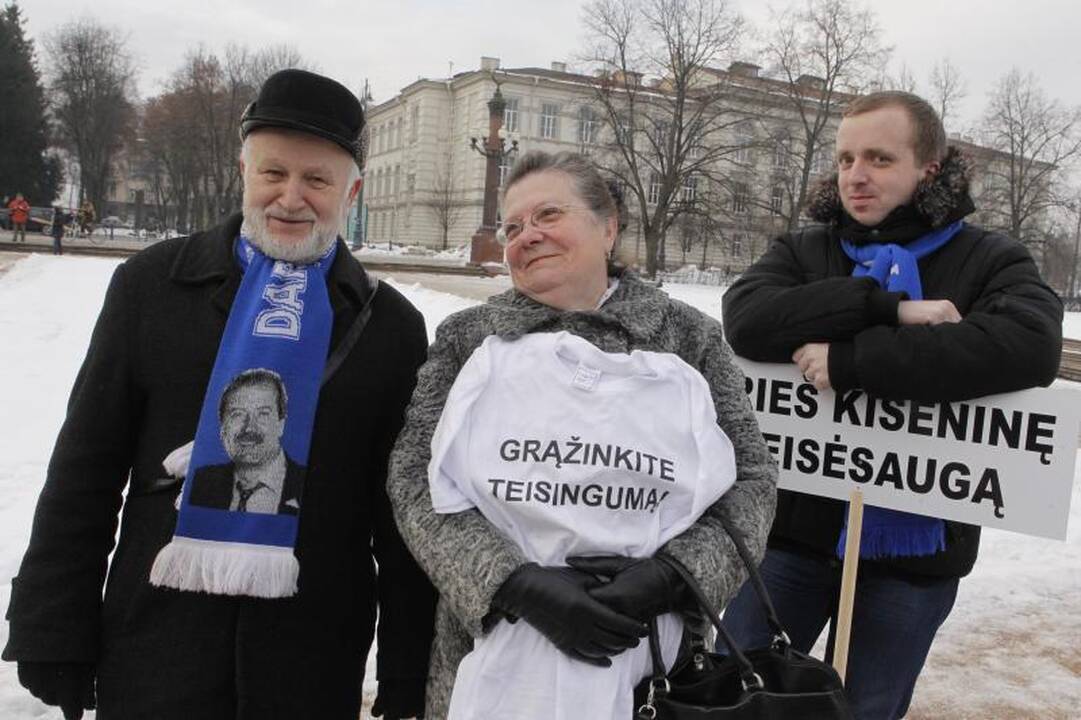 Prie Vilniaus teismo – Darbo partijos rėmėjų protestas (papildyta)