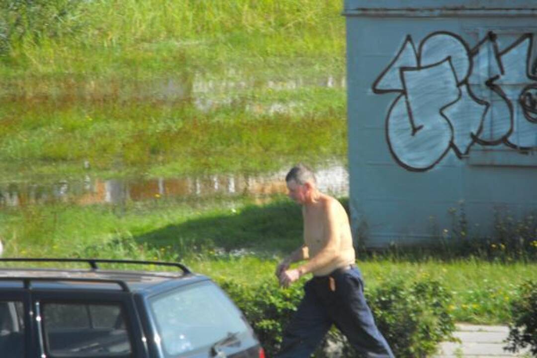 Liubeko gatvėje savavališkai pastatytas vagonėlis - nepajudinamas