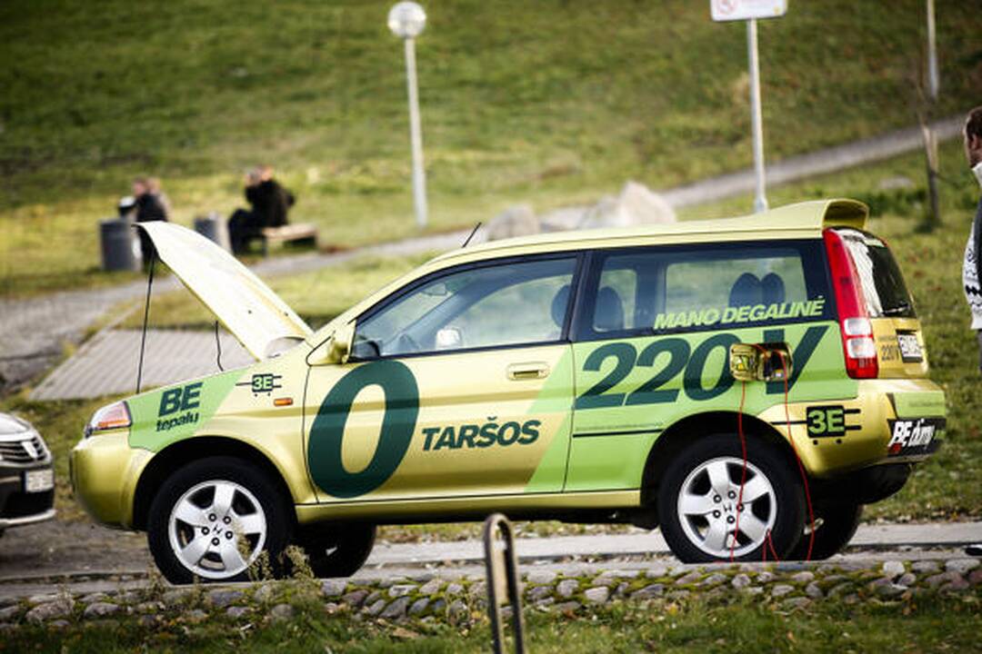 Elektromobilis trasoje sutriuškino tradicinius konkurentus