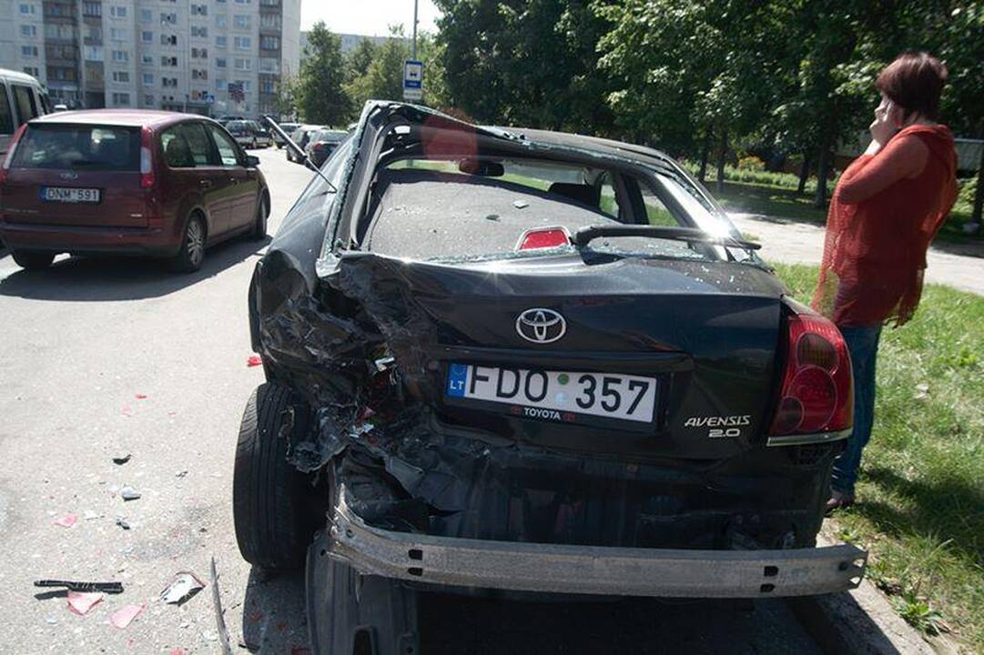 Sąmonę praradęs vairuotojas Šeškinėje taranavo automobilį