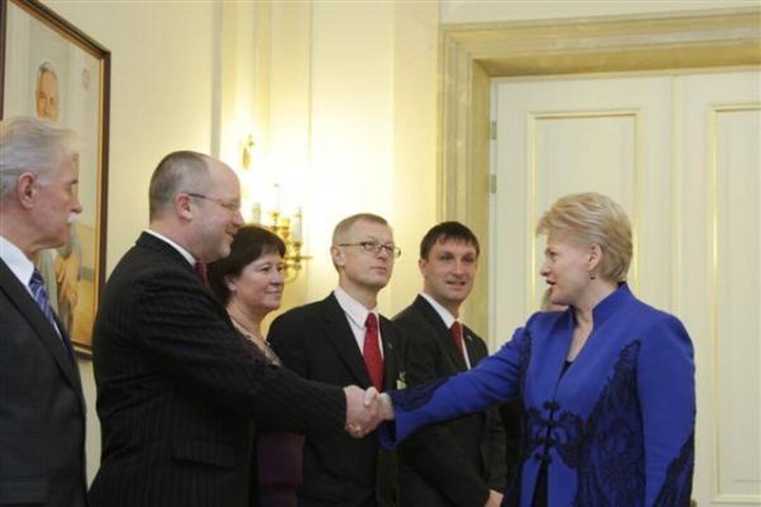Prezidentė su Seimo komiteto nariais aptarė grėsmes šalies saugumui
