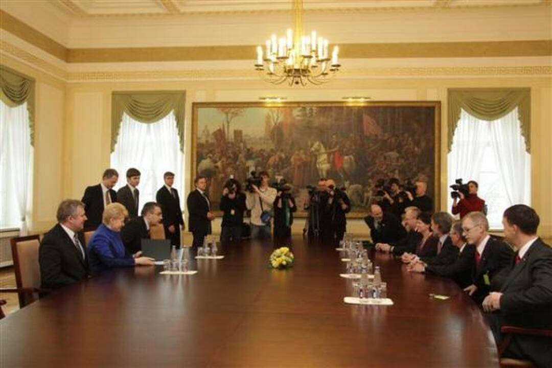 Prezidentė su Seimo komiteto nariais aptarė grėsmes šalies saugumui