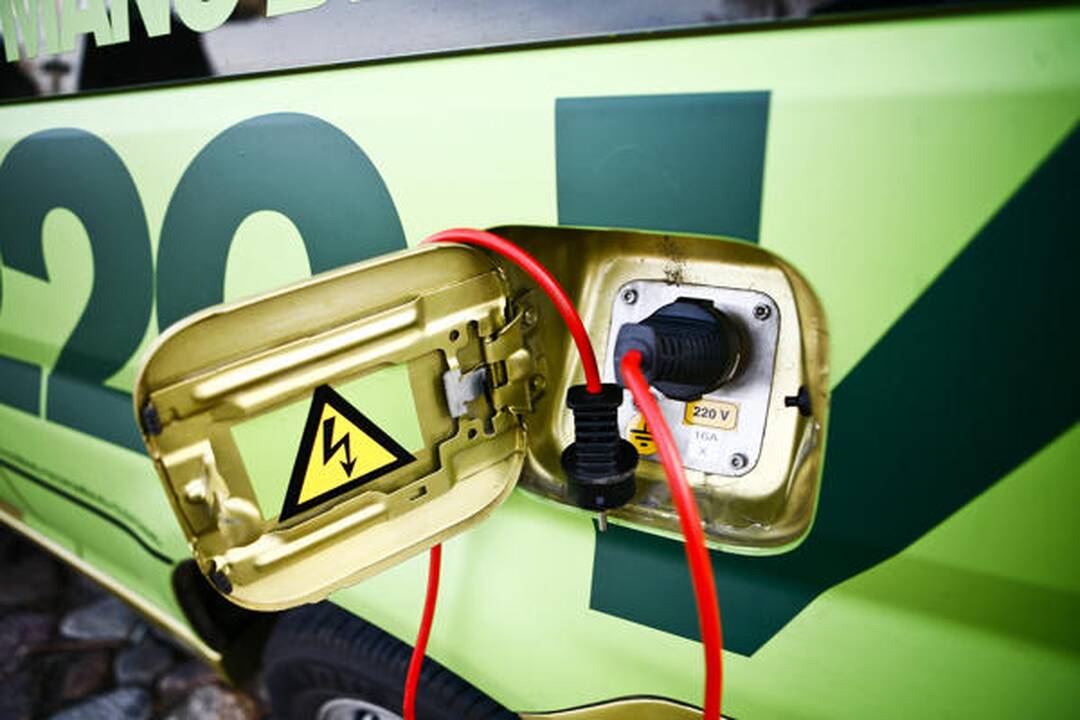 Elektromobilis trasoje sutriuškino tradicinius konkurentus