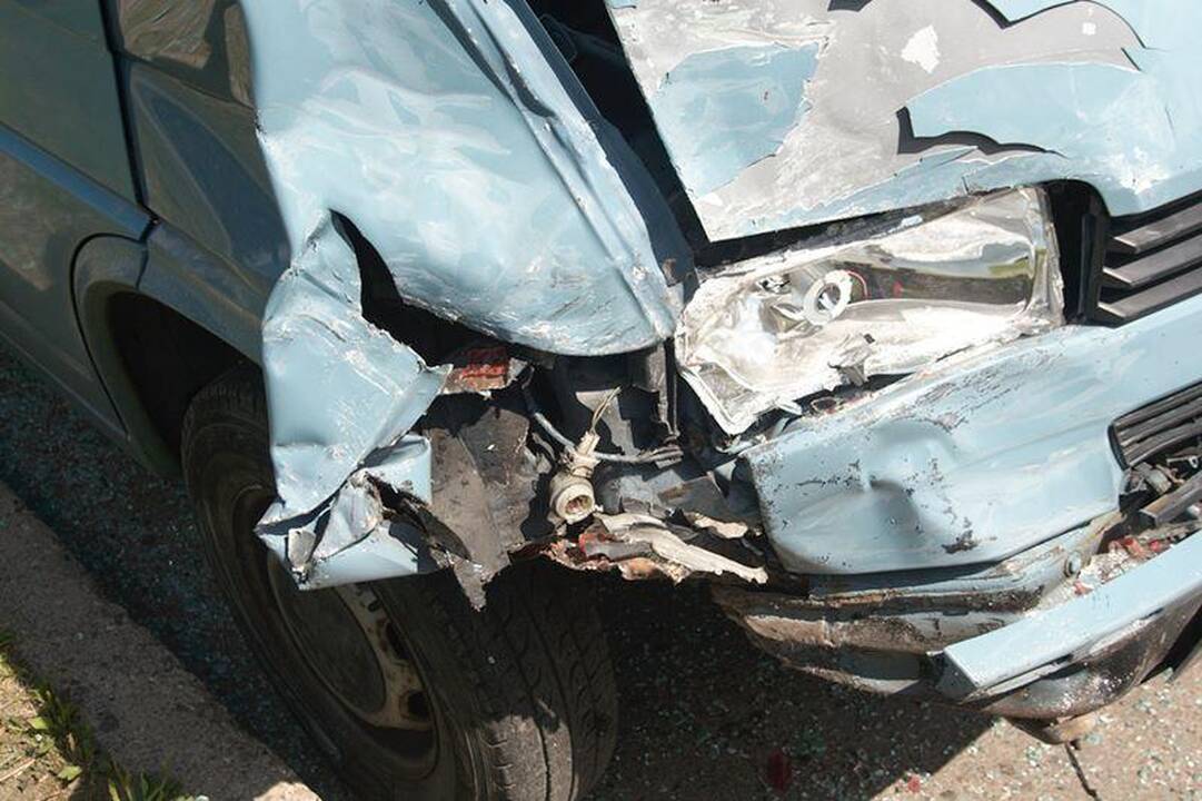 Sąmonę praradęs vairuotojas Šeškinėje taranavo automobilį