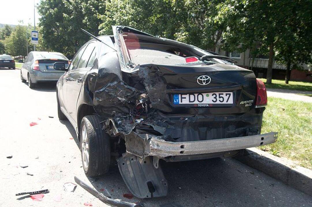Sąmonę praradęs vairuotojas Šeškinėje taranavo automobilį