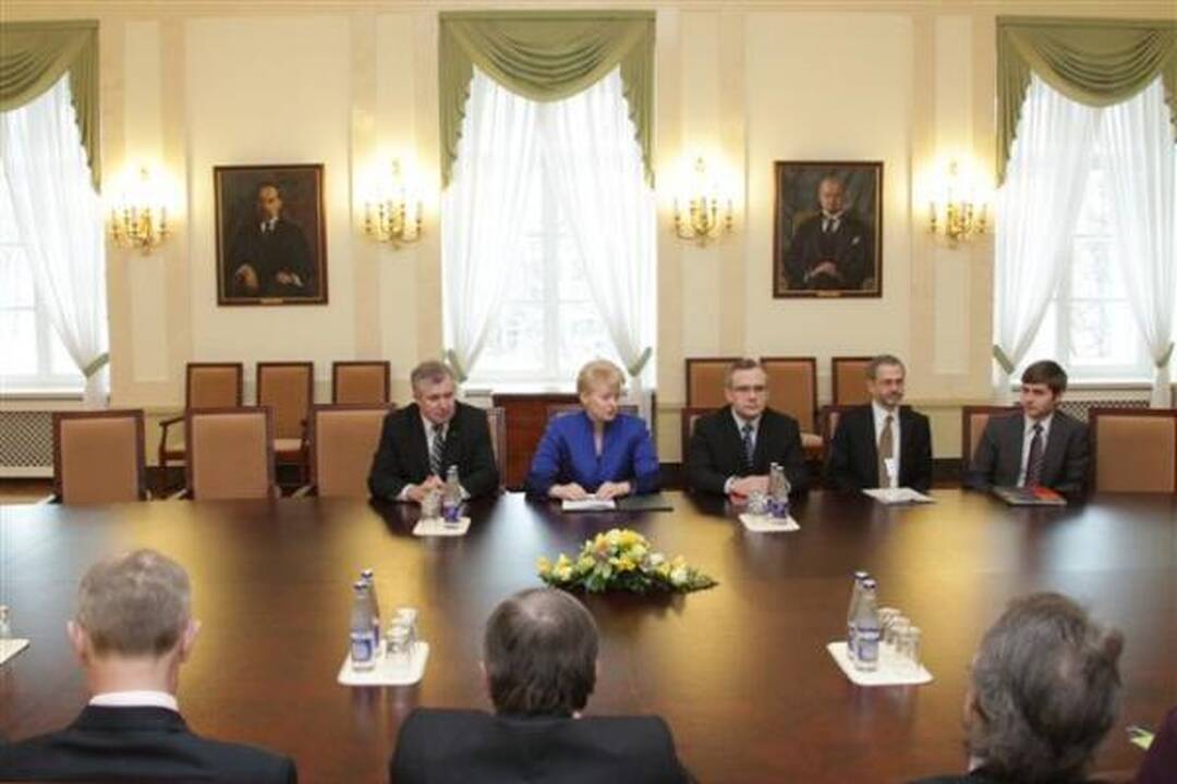 Prezidentė su Seimo komiteto nariais aptarė grėsmes šalies saugumui