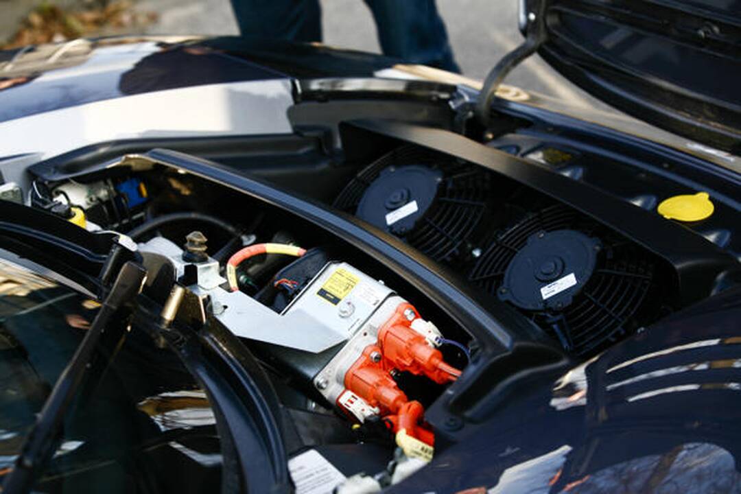 Elektromobilis trasoje sutriuškino tradicinius konkurentus
