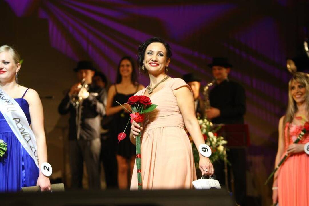„Lietuvos ponia 2012“ tituluota žavi keturių vaikų mama