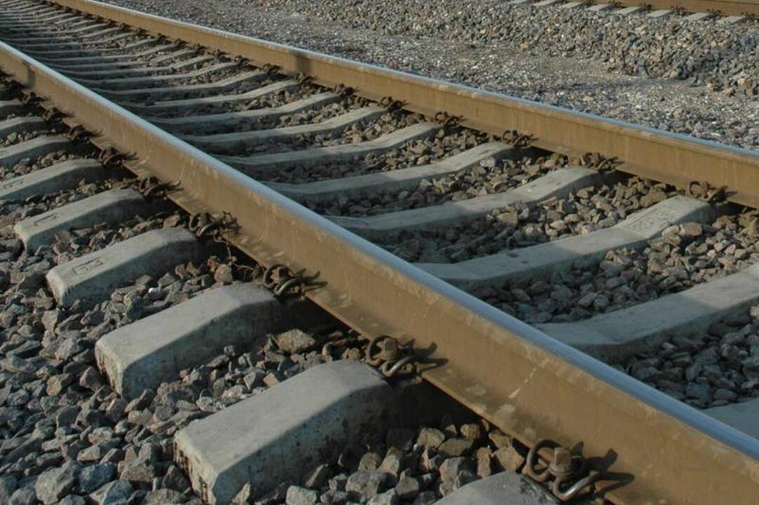 Kaišiadorių rajone keleivinis traukinys suvažinėjo vyrą