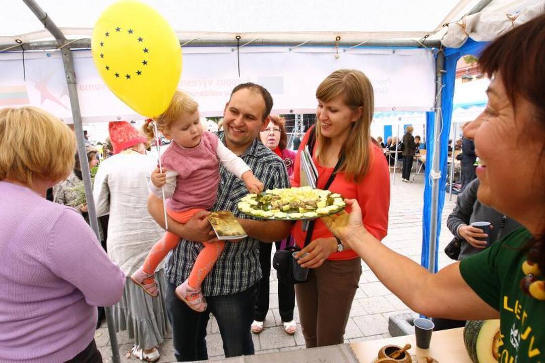 Rotušės aikštėje – vyresnių žmonių aktyvumo metų šventė