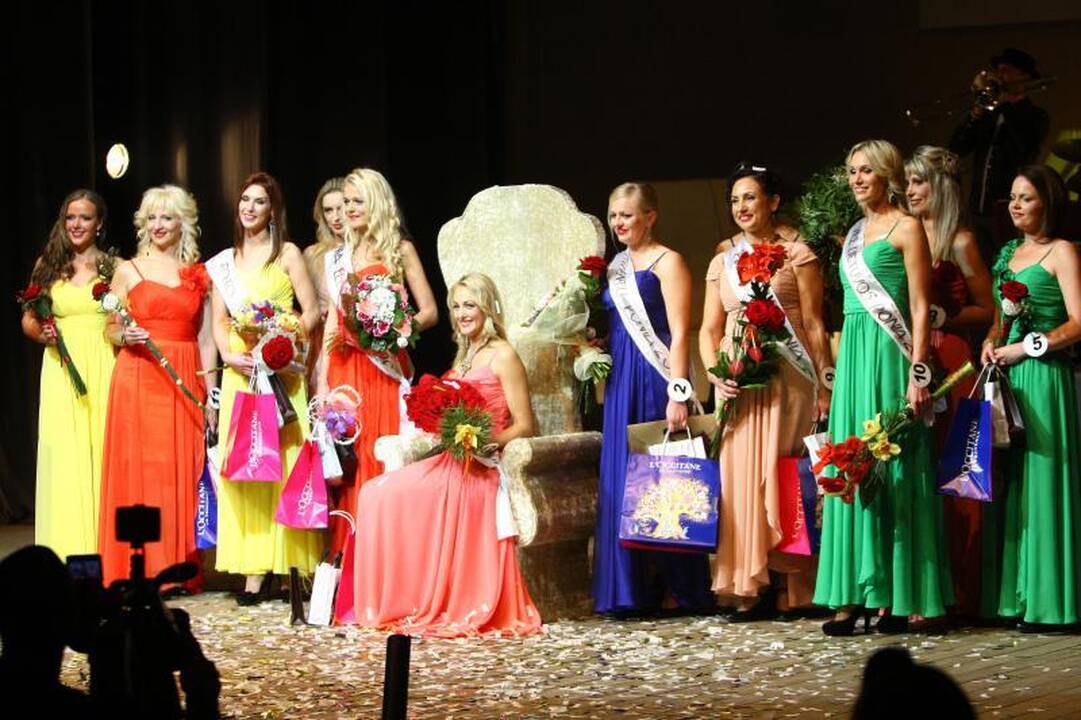 „Lietuvos ponia 2012“ tituluota žavi keturių vaikų mama