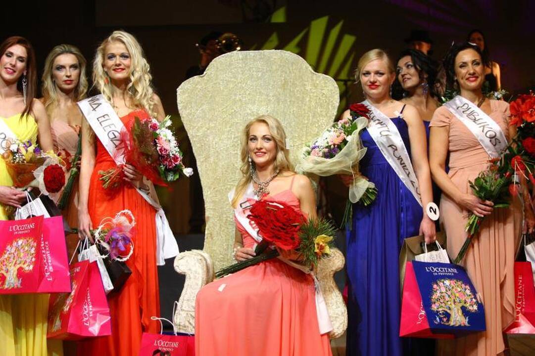 „Lietuvos ponia 2012“ tituluota žavi keturių vaikų mama