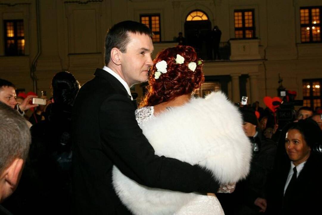 Ištekėjusiai Dž. Butkutei palinkėjo susilaukti 12 vaikų