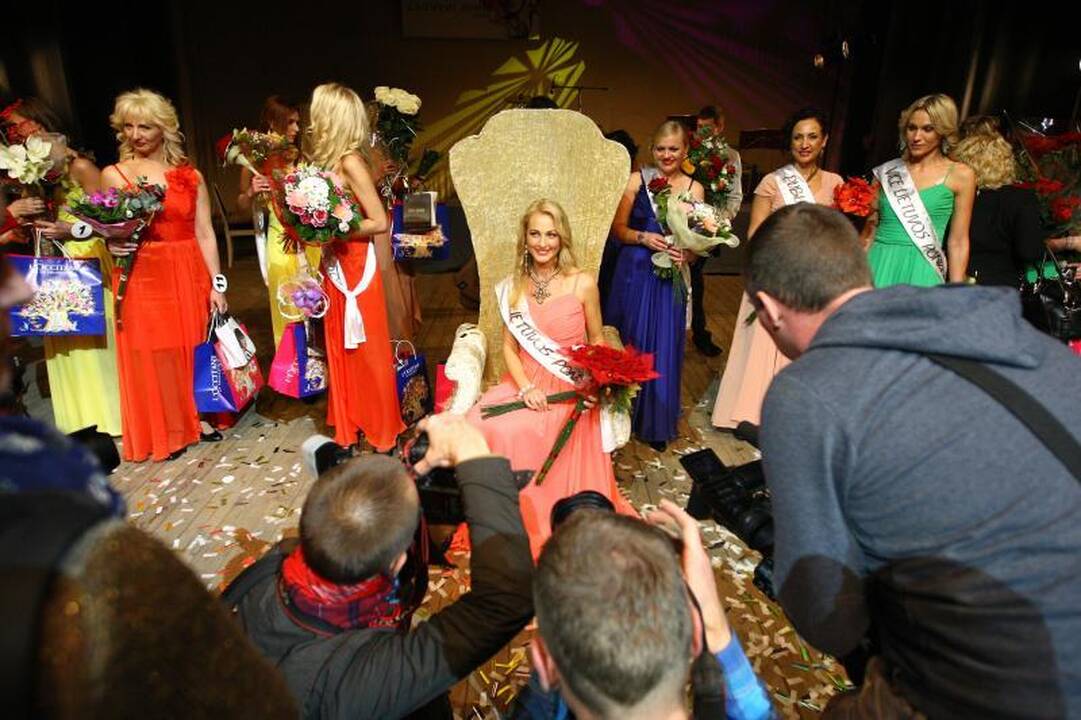 „Lietuvos ponia 2012“ tituluota žavi keturių vaikų mama