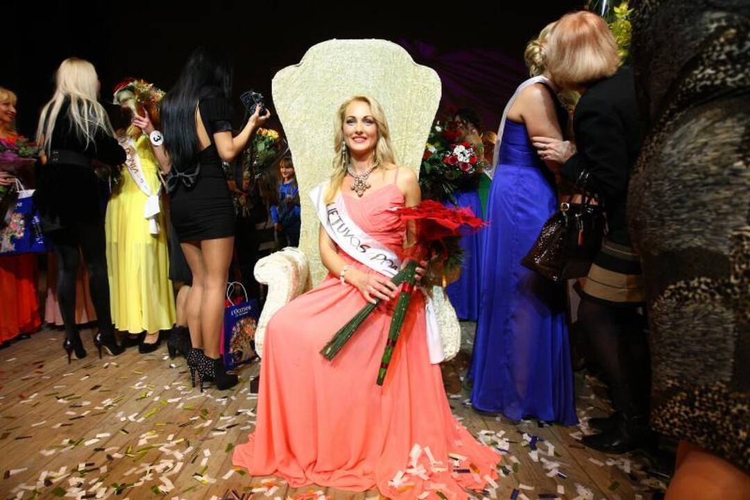 „Lietuvos ponia 2012“ tituluota žavi keturių vaikų mama