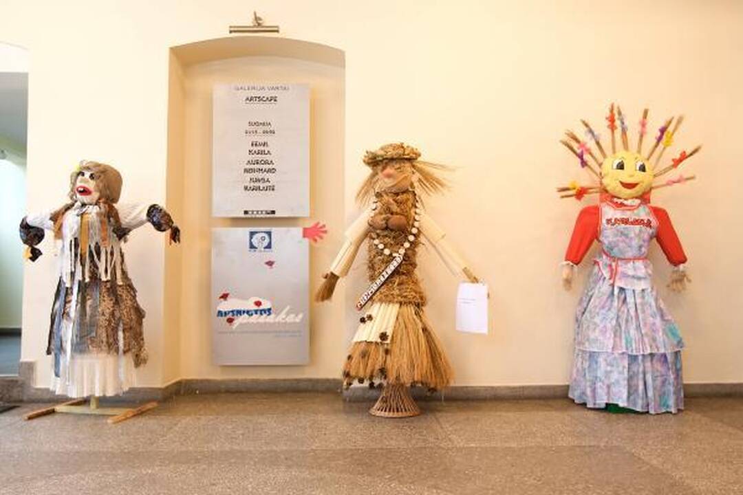Mokytojų namų kiemelyje - Morių paradas 