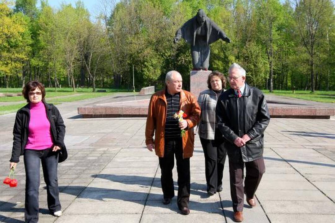 Mininčiųjų Pergalės dieną gretos retėja