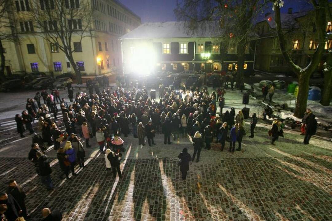 Ištekėjusiai Dž. Butkutei palinkėjo susilaukti 12 vaikų