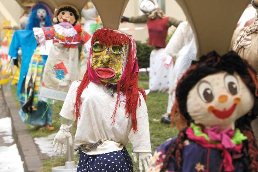 Mokytojų namų kiemelyje - Morių paradas 