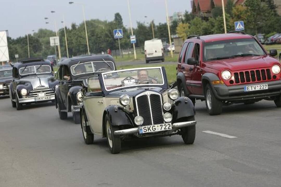 Senoviniai automobiliai atriedėjo į Kauną (papildyta)