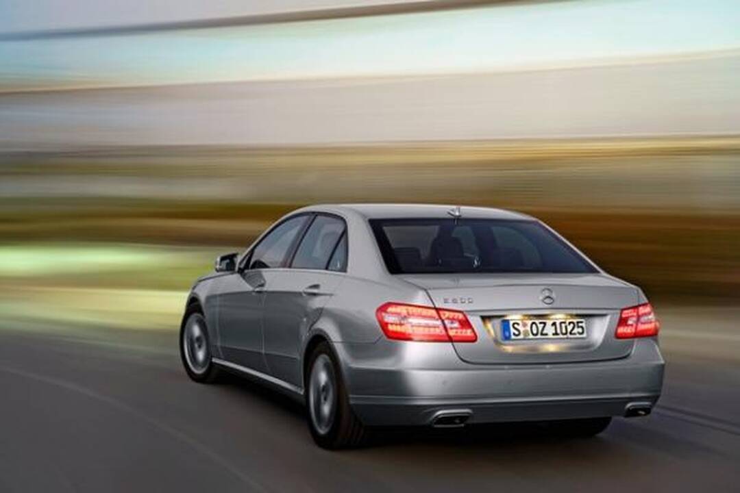 „Mercedes" demonstruoja naująjį E-klasės modelį