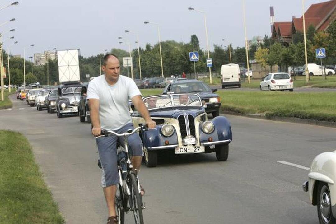 Senoviniai automobiliai atriedėjo į Kauną (papildyta)