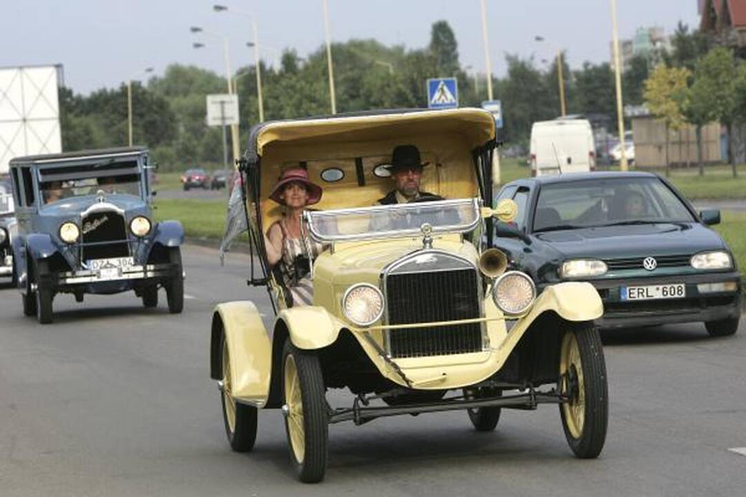Senoviniai automobiliai atriedėjo į Kauną (papildyta)