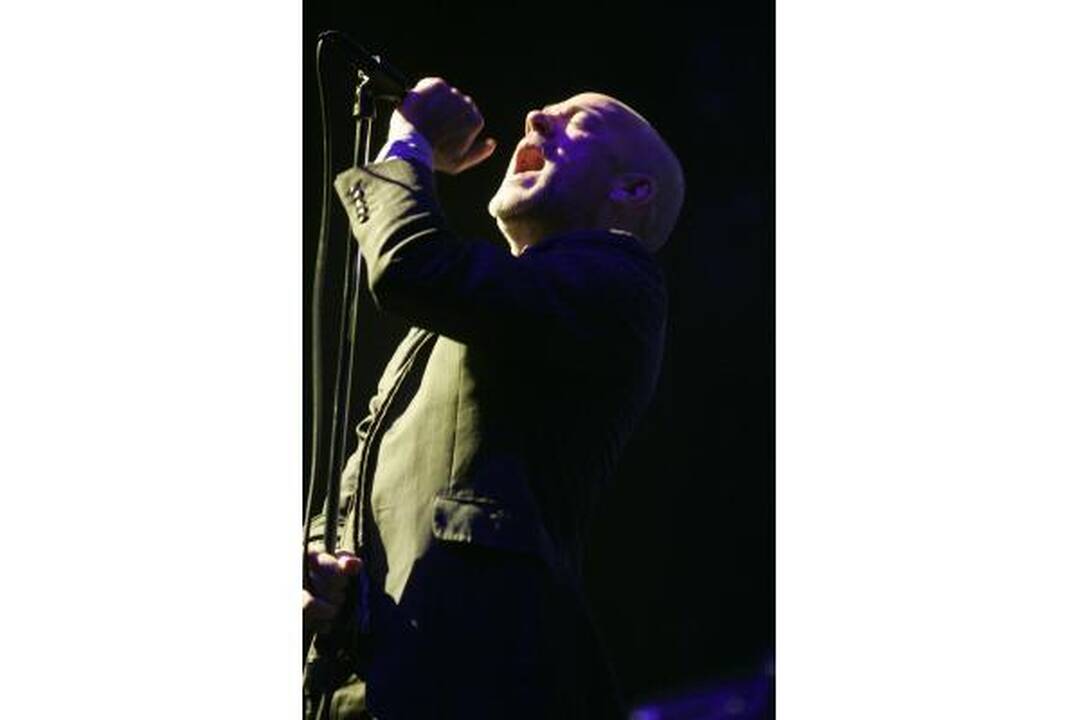 „R.E.M.“ lyderis klaupėsi prieš gerbėjus