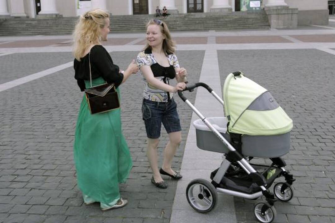 Vilniaus Rotušės aikštėje - komplimentų dalijimo akcija