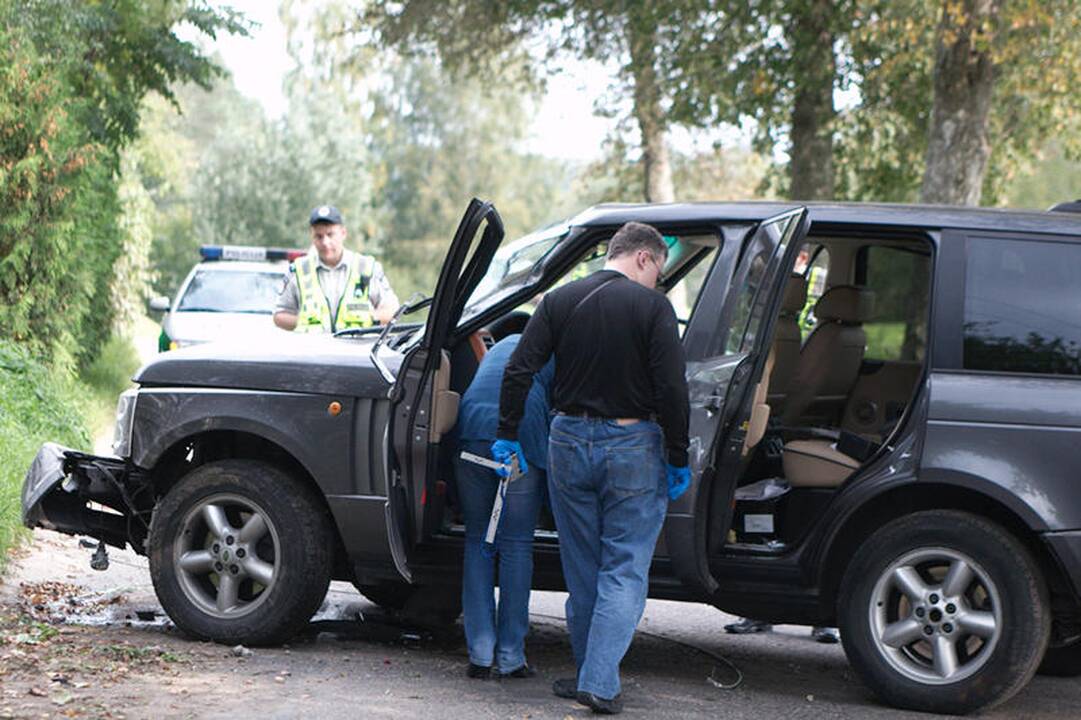 Pakeliui į „Belmontą“ visureigis daužė automobilius ir vartė stulpus